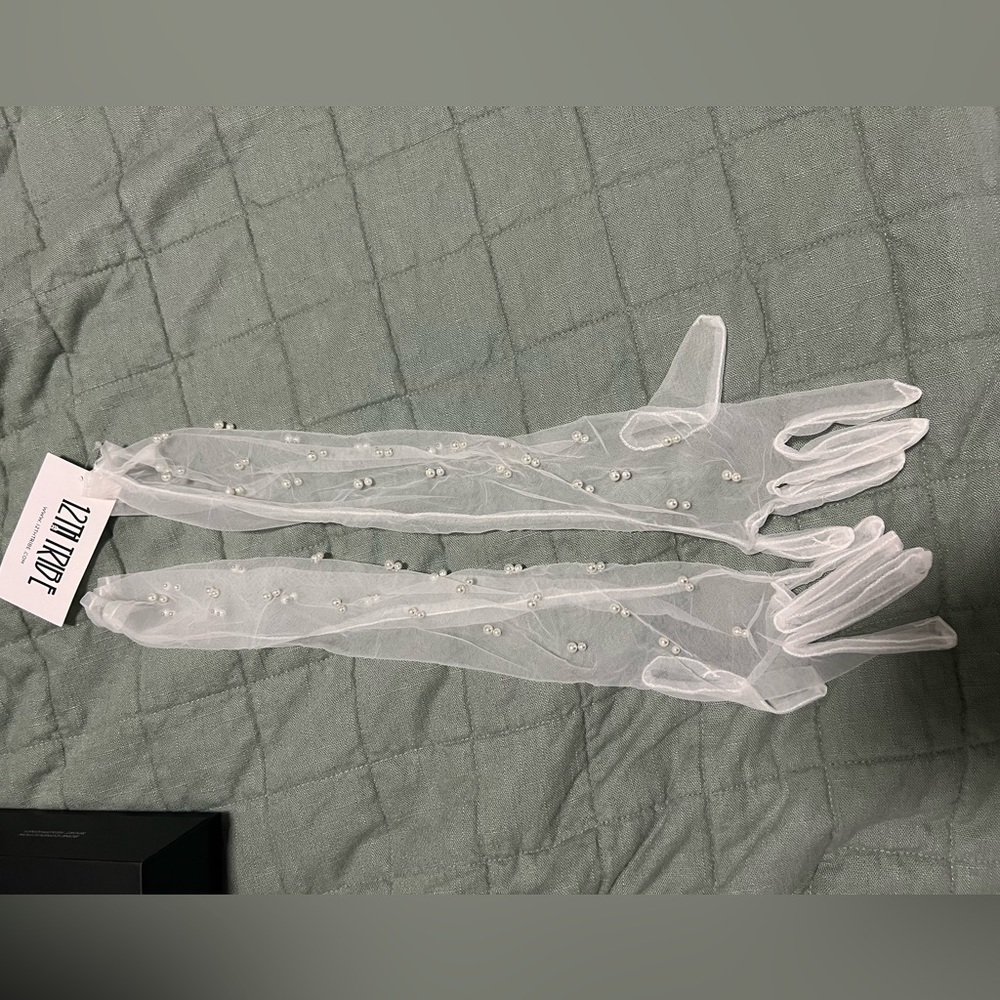 Adaline pearl bridal gloves
